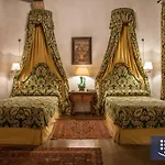 מלון Boutique Casa De Orellana 3*